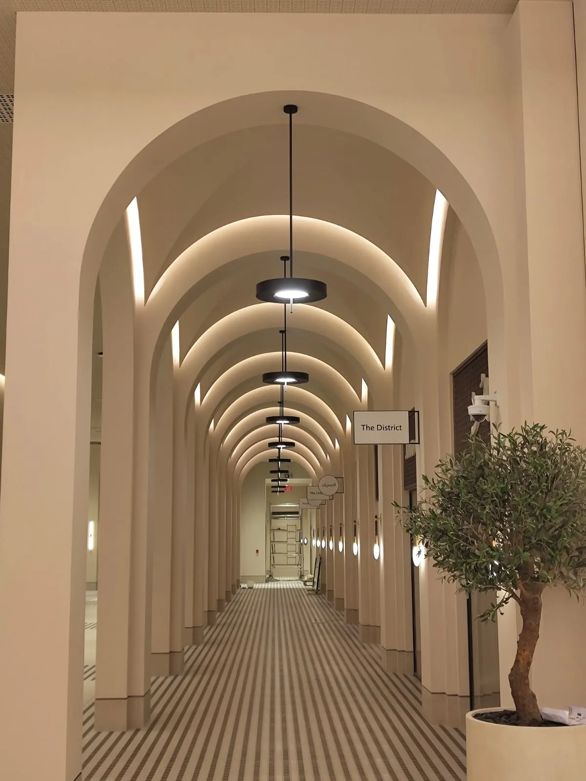 The District, Dubai Mall - image 3