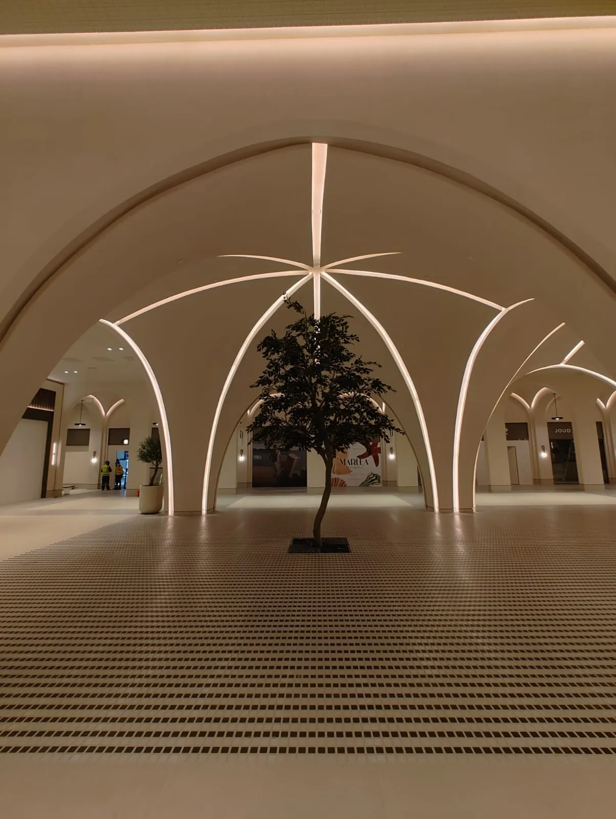The District, Dubai Mall - image 4