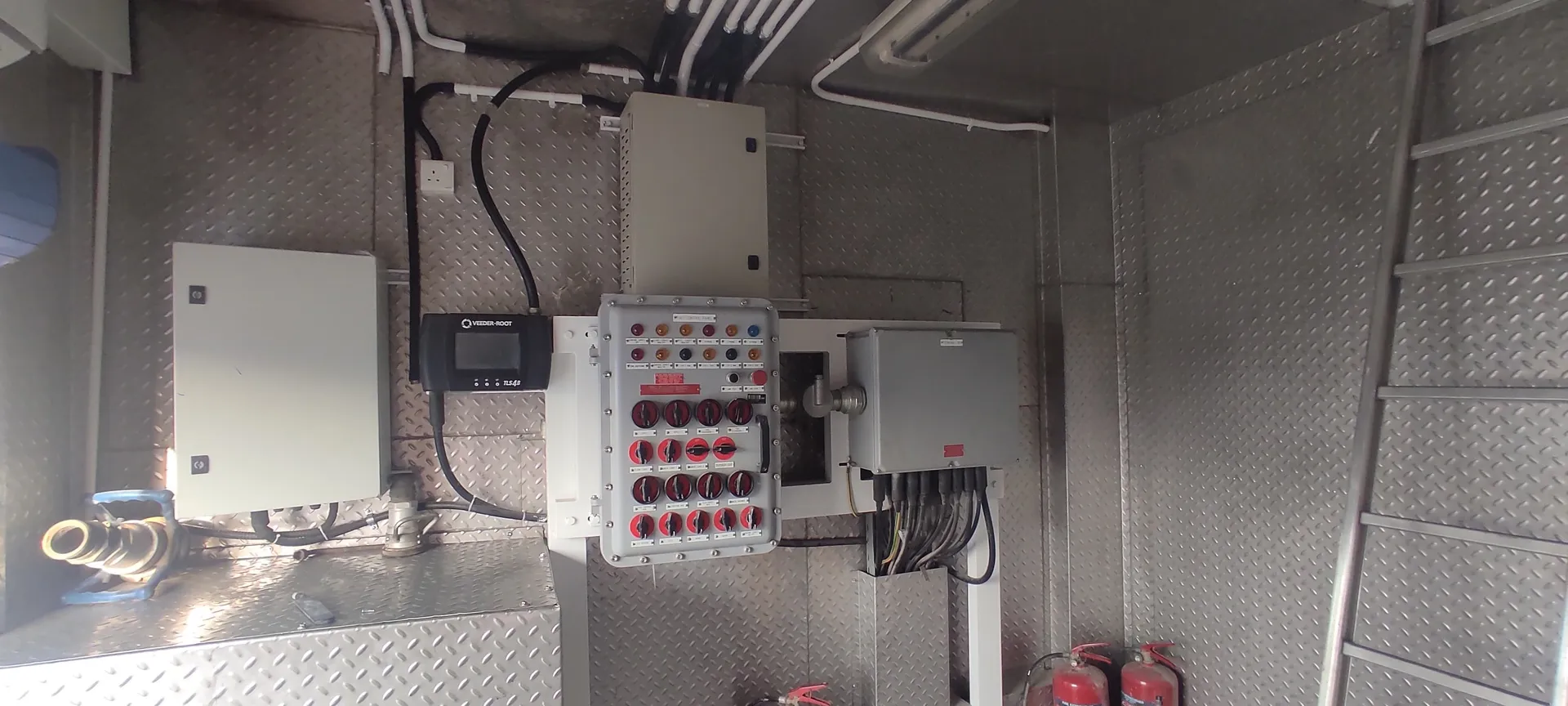 Modification of Existing Trailer Mounted Fuel Station with the Addition of IT Room - image 10