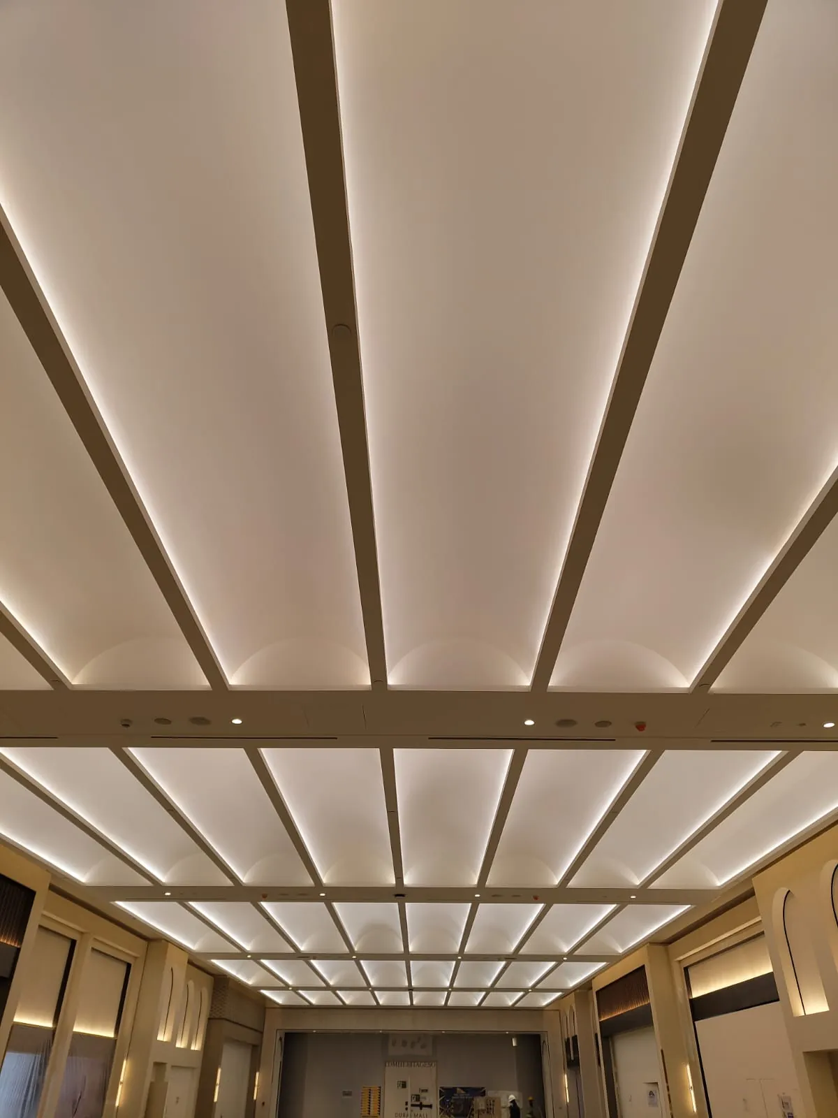 The District, Dubai Mall - image 2