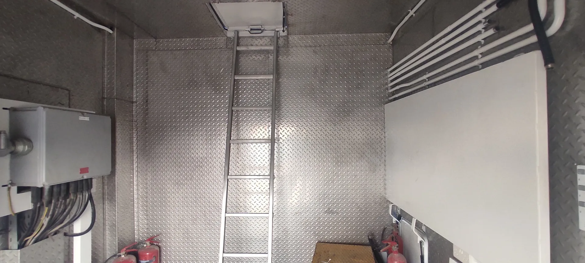 Modification of Existing Trailer Mounted Fuel Station with the Addition of IT Room - image 9